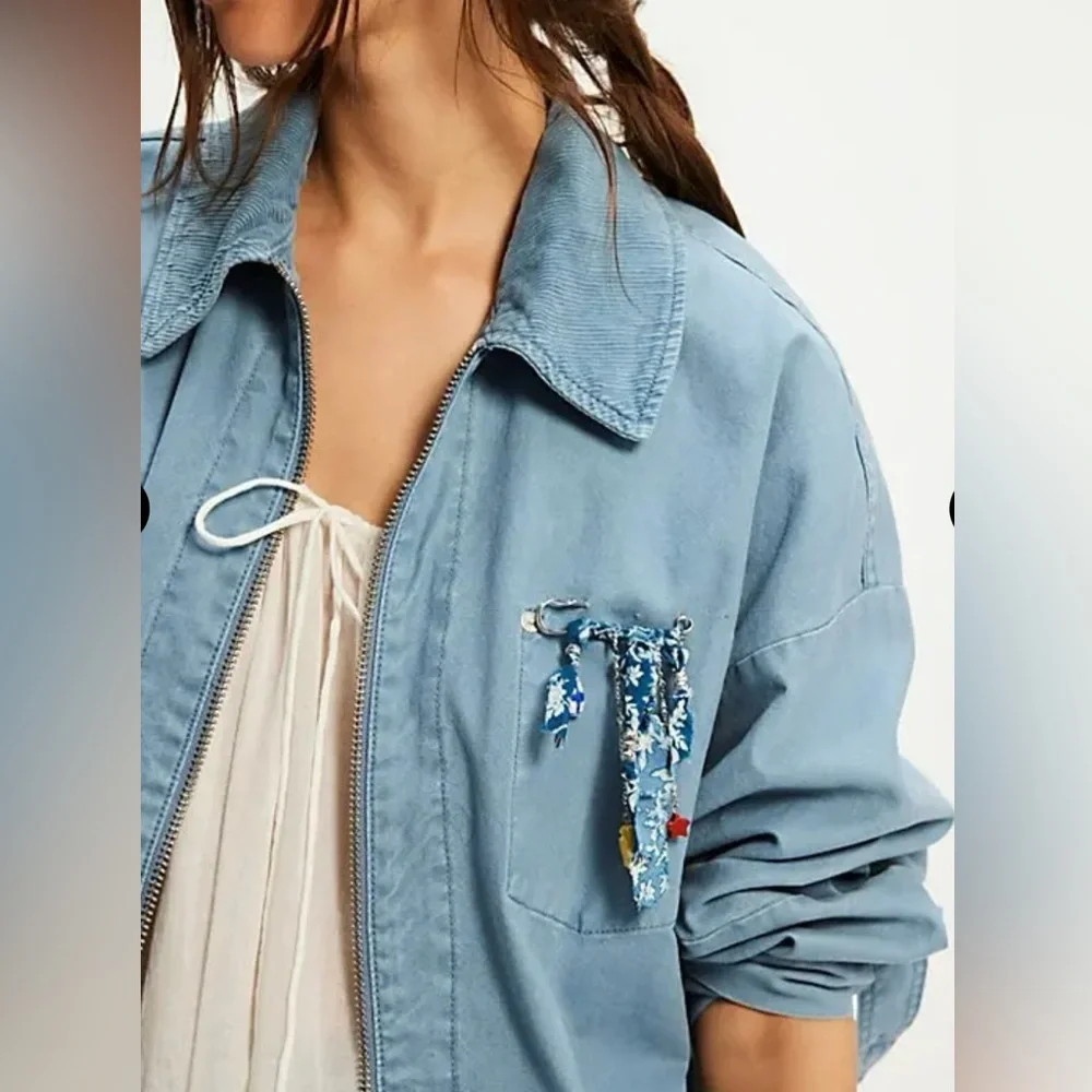 NWT Free People Treasure Me Brooch in Silver(Blue)
